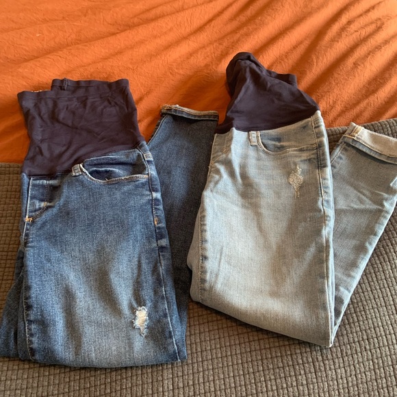 Gap Maternity jeans in size 26 short. Two pairs. - Picture 4 of 5